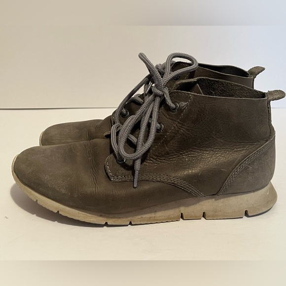Kodiak Gray Ankle Boots with Suede Finish - Picture 5 of 15